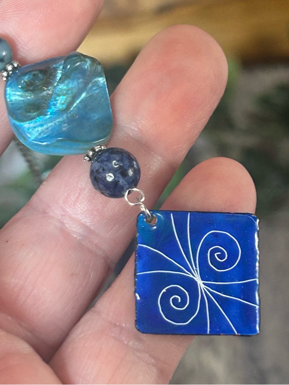 Handcrafted sodalite dyed shell dragon vein agate pendant on chain necklace